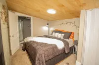 Cozy Western Boho Retreat~1BR / 1BA~ Tiny Cottage