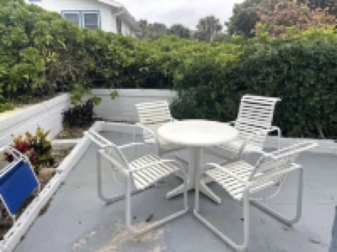 Ocean Front with Patio and Private Beach Access 墨爾本海灘酒店