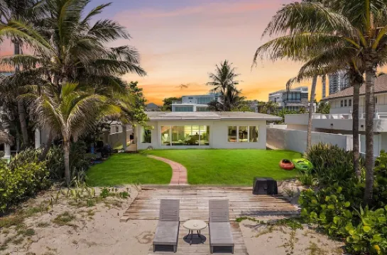 Oceanfront Villa With Privet Beach Access !