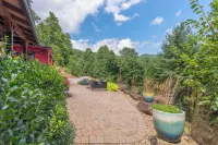 Train Caboose w/ Upscale Amenities Minutes to Waynesville & Asheville