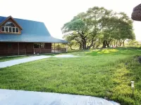 11 acre Hill Country Retreat with a 2000 sq ft deck. Hôtels à proximité de : Dreamland Dripping Springs