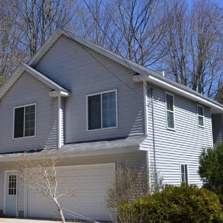 Walking distance to the beach! Summer dates available. Grill, Deck & Fire Pit!