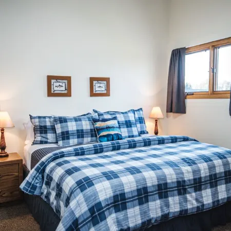 Unit #7 Cozy 2 Bed/2 Bath Condo on Golf Course with Hot tub/ Sauna/ Pool