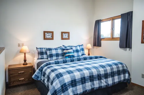 Unit #7 Cozy 2 Bed/2 Bath Condo on Golf Course with Hot tub/ Sauna/ Pool - Gym