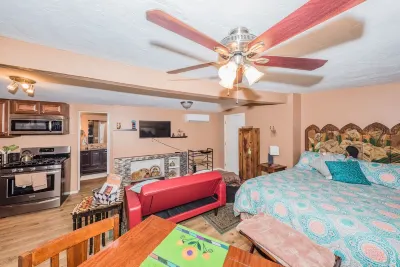 Charming Casita in the heart of Tucson! Ask about Summer Discounts! Hotels near Yume Japanese Gardens of Tucson