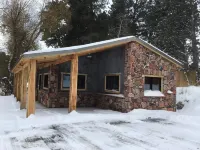 Quaint  Corner Stone Guest Cottage -