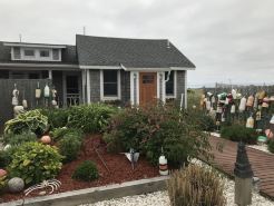 WATERFRONT COTTAGE WITH PRIVATE BEACH! On Beach Point in Truro... Not a condo...