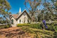 Bald Head Island Family Retreat with private pool, BHI & Shoals! - ビーチサイド