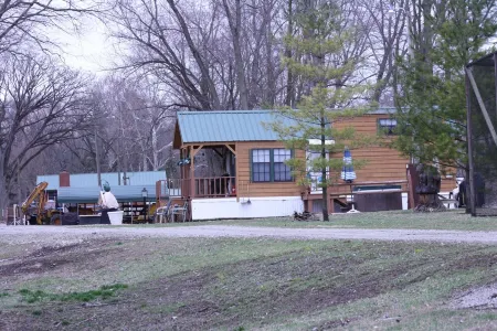 This cabin for adults with a sense of adventure . Romantic setting for adults !