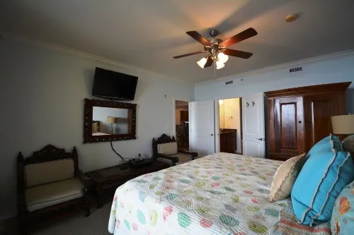 Excellent ! 5- Star Beachfront Condo.