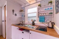 Small Beach Cottage near the Coastal Trail and The Ritz