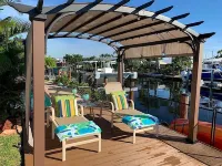 Waterfront Home, Large Heated Pool, 5 min. from the beach, family friendly Các khách sạn ở Bãi biển Pompano