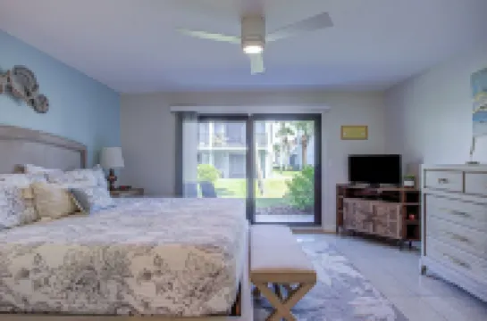 SeaWinds Dreams Premium Beachfront/Oceanfront Condo-w/Private Beach Access