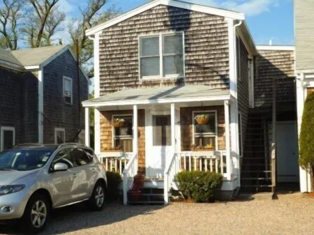 Two bedroom condo near to everything Ptown has to offer Отели рядом с достопримечательностью «Рейс Пойнт Бич»