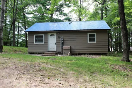 The cabin at potato lake Отели в г. Раск