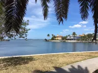 Light filled walk to bay 1 King BR,1 BA private cottage by the Ringling Museum