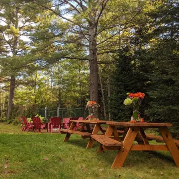 Incredible Riverside Getaway in the White Mountains - Central Location