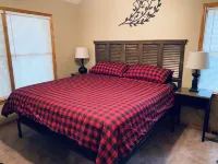 4BR & 3.5BA Cabin near Toccoa River with Hot Tub and Game Room!