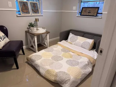 Beautiful & Meticulously Clean Waterfront Bungalow, with Pool! Hotels near Skeleton Key Marina