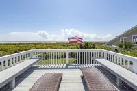 Oceanfront Home, Stunning Views, Sun Deck, Screened Porch, Walk to restaurants!