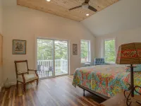 LOVELY, LUXURY, NEW BIG SEBAGO HOUSE, WATER ACCESS,INCLUDES DOCK & MOORING Hotels in Standish