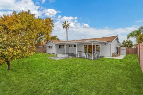 Luxurious Newly Remodeled 4 bedroom Home with Large Backyard near Disneyland
