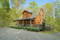 Cozy, Pet Friendly Mountain Getaway Minutes from Downtown Blue Ridge, GA
