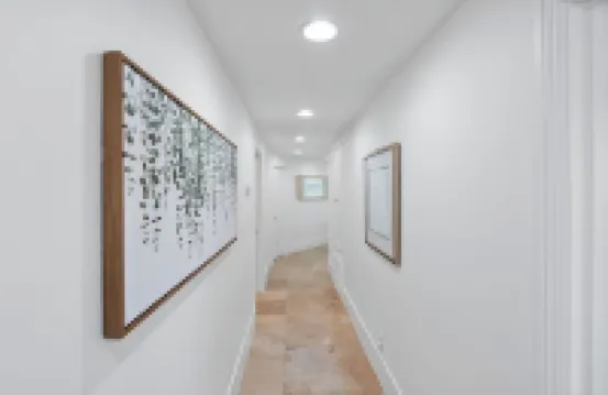 BEACH FRONT BOHO DREAM. Walk to Everything -Great for large Parties LOWER UNIT