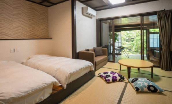 Ureshino Onsen Kujaku