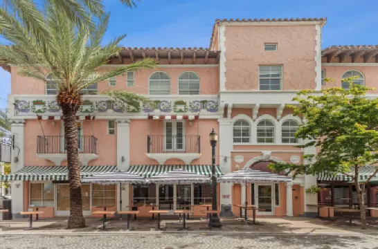 Kasa El Paseo Miami Beach Hotels near South Pointe Park Pier