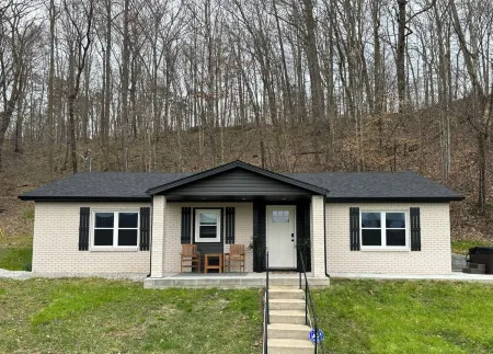 Fire Pit! Hot Tub! Picnic Area! Grill, Dog Friendly! Hardwicks Creek Haven@Rrg