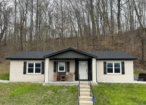 Hot Tub! Fire Pit! Picnic Area & Grill! View Hardwicks Creek Haven@Rrg