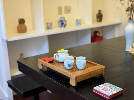 Victorian Bungalow: 2 bd + parking + private garden