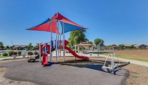 Spacious 4-bedroom house with Pool, WiFi and AC in brilliant Buckeye