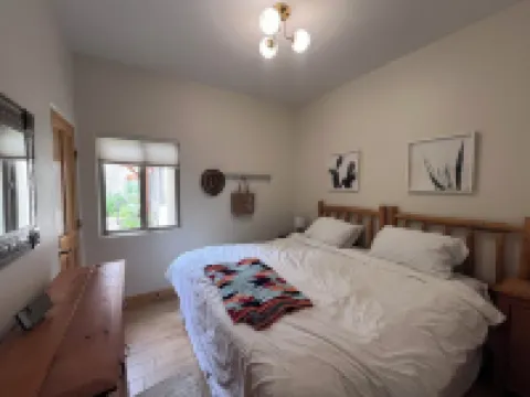 Spacious 800 sqf 2-bedroom condo 1.5 miles away from lift 1 at Taos Ski Valley!