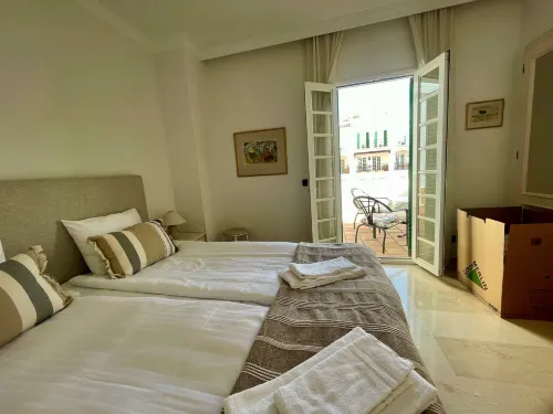 Luxury Townhouse Sea Views 10 Min from Puerto Banús - บังกะโล