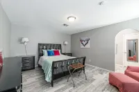 The Paris- Colorful 3BEDROOM 2BATH SFH w/Heated POOL Available - مسبح خاص