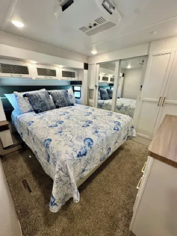 Key Largo, Charming 2-bedroom RV in Calusa Campground