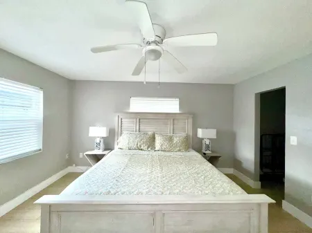 Remodeled! Kayaks- Watermat ! Bike!  5 Mins from Weeki Wachee Springs!Golfcart! Отели в г. Эрнандо-Бич