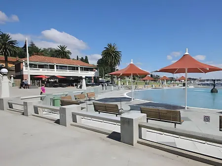 Parkwood Motel & Apartments Отели рядом с достопримечательностью «Ярраби Нейтив Гарден»