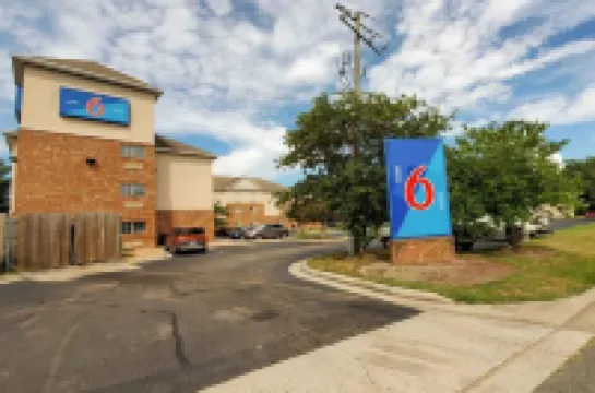 Studio 6 Richmond, VA - I-64 West Hotels in Brookland