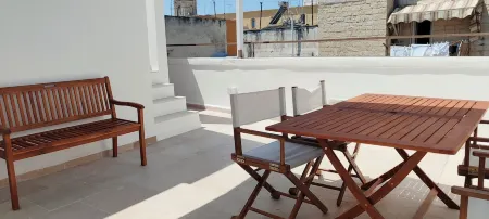 Garitta Twelve whole house with sea view terrace in the historic center