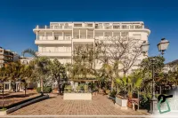 Hotiday Room Collection - Mediterranee Alassio Hotel dekat Fiat 500 Club Italy