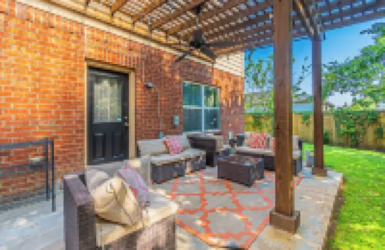 DFW Perfect Home with Garage Parking, Gated Yard,Business Amenities,Arcade game!