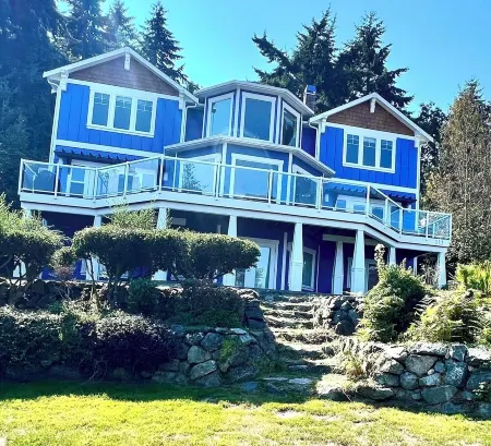 Custom estate with 6 bedrooms, 4+baths, private beach in enchanting Coupeville.
