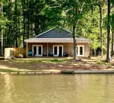 Creekside Cottage-kayaks/fire pit/pet friendly