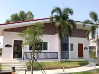 Maingam Resort Uthaitani Hotels in Thap Than