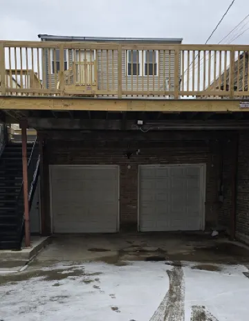 Charming 3-bedroom 2-bathroom loft in Oak Park Hotels near Ernest Hemingway Birthplace Museum