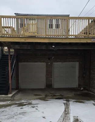 Charming 3-bedroom 2-bathroom loft in Oak Park Hotels in Oak Park