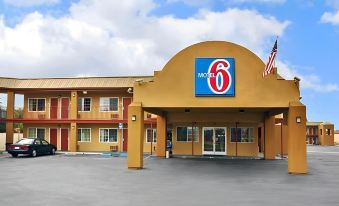 Motel 6 Visalia